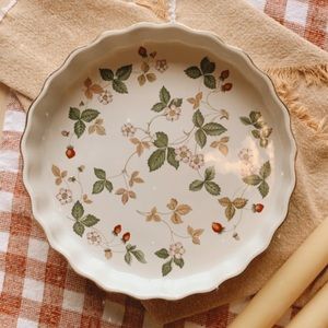 Vintage strawberry baking dish 🍓